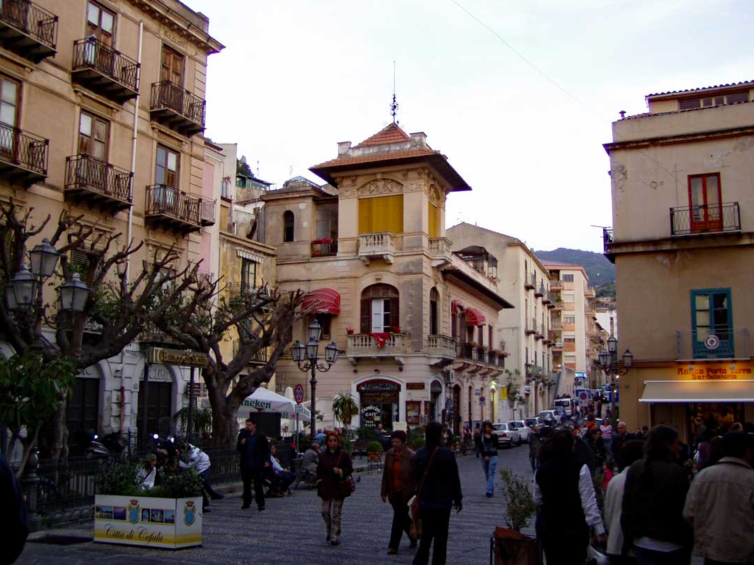 WEB-Region-Sizilien-Cefalu-Stadt-MG