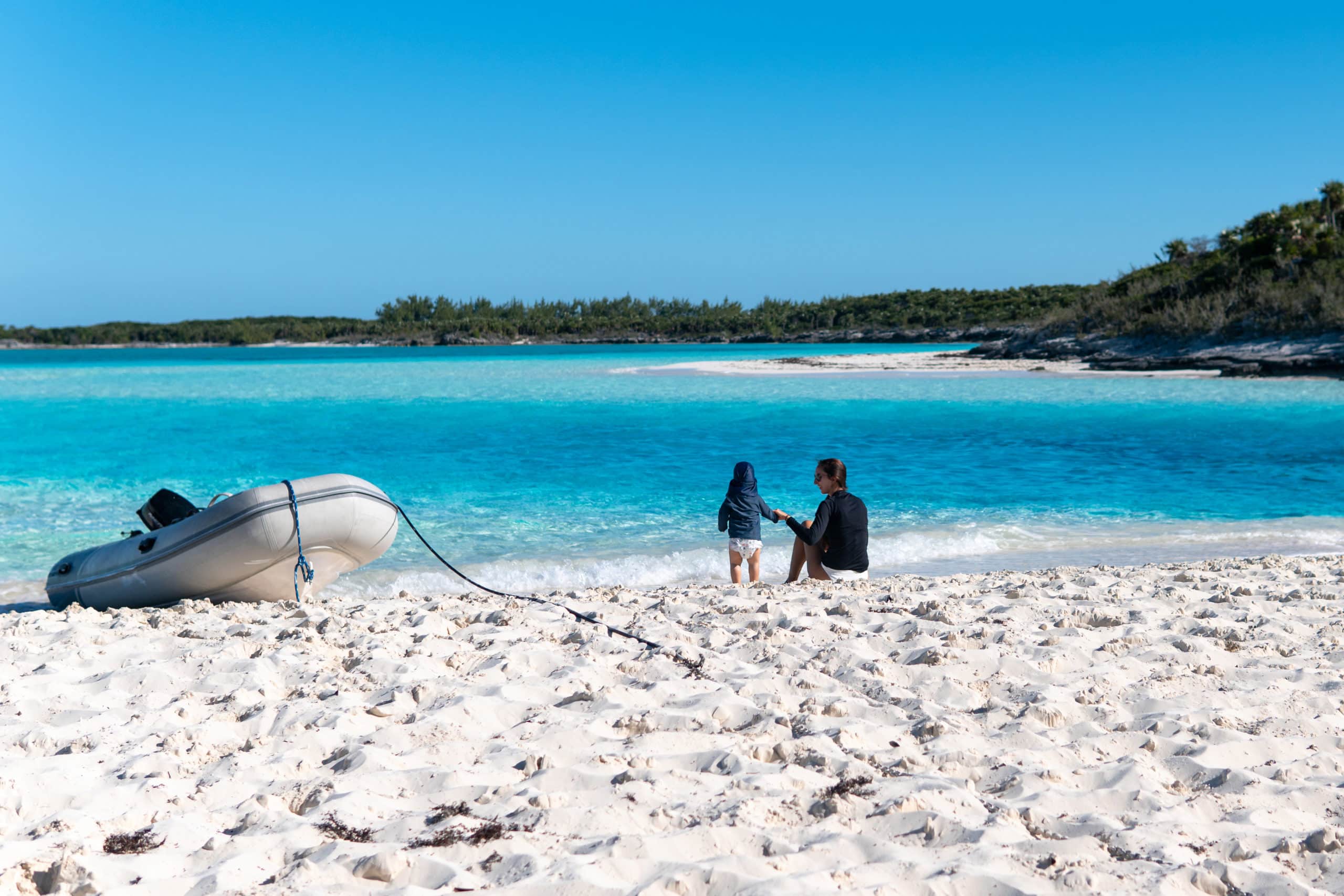 DYC_bahamas_beachwithwomenandkid