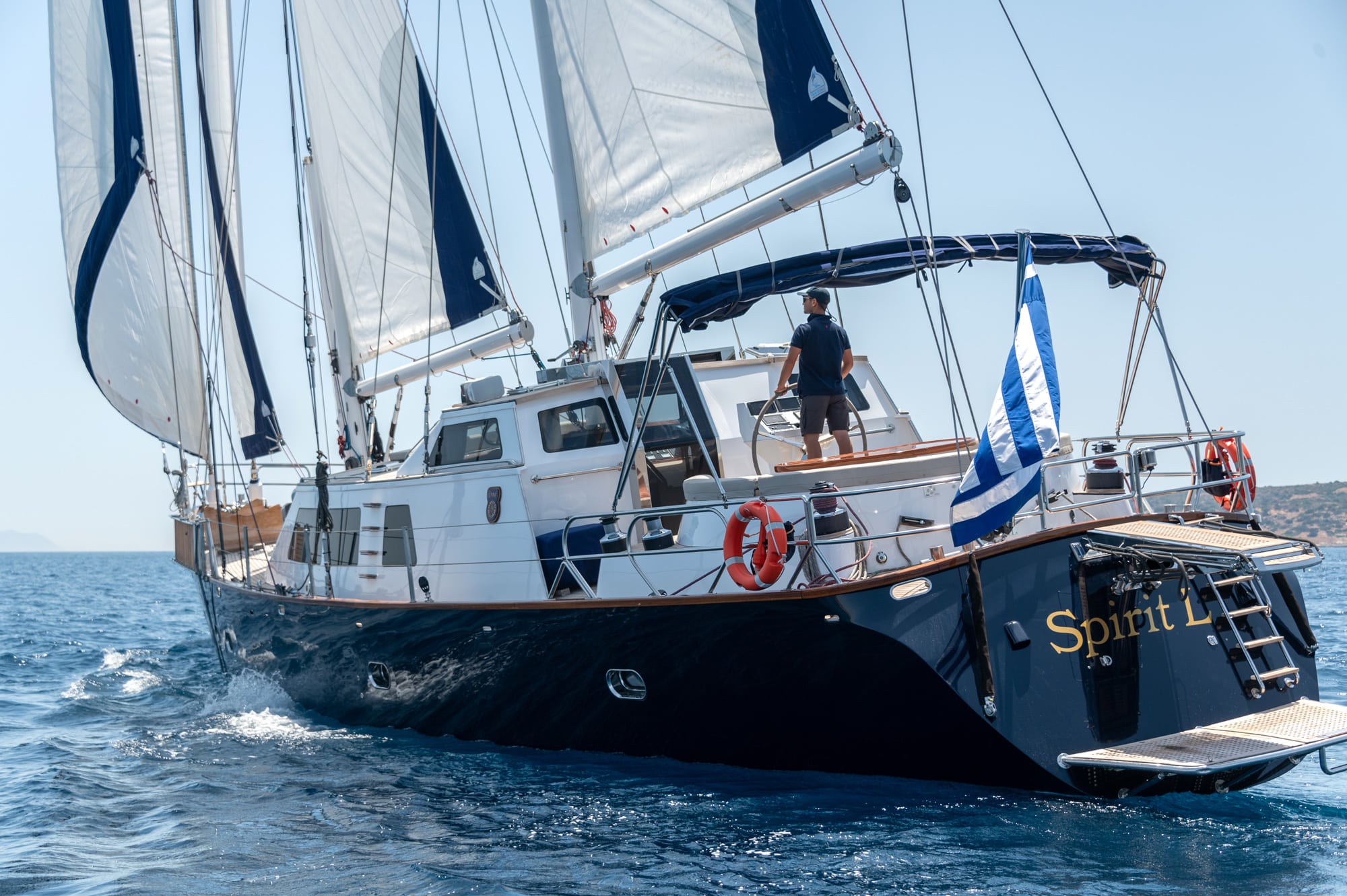 WEB_SPIRIT-L-under-sails-backview