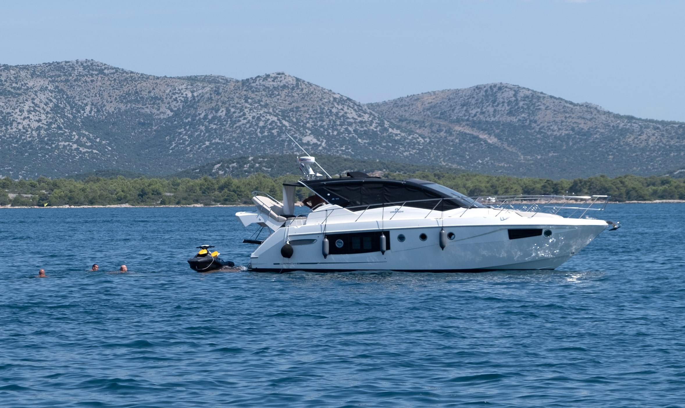 Motoryacht-Bucht